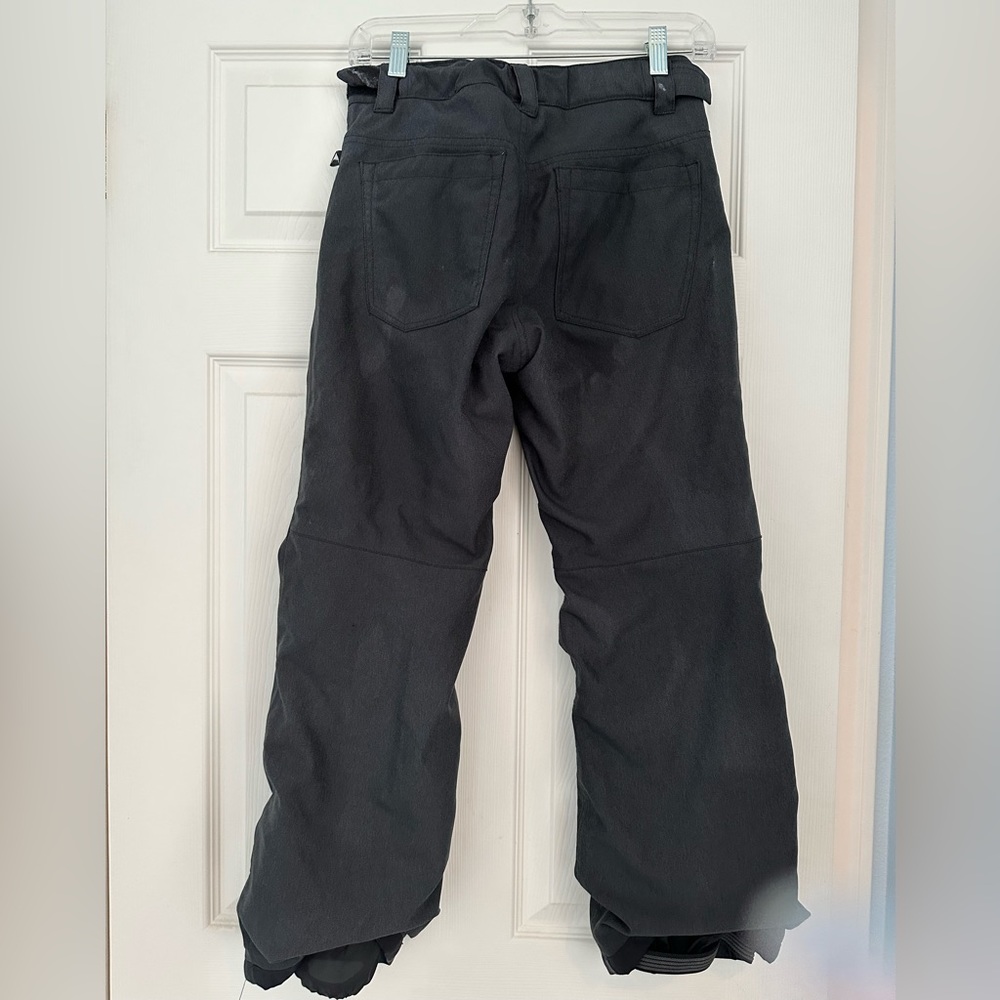 Burton boys snowboarding pants. Like new - no rips or marks.